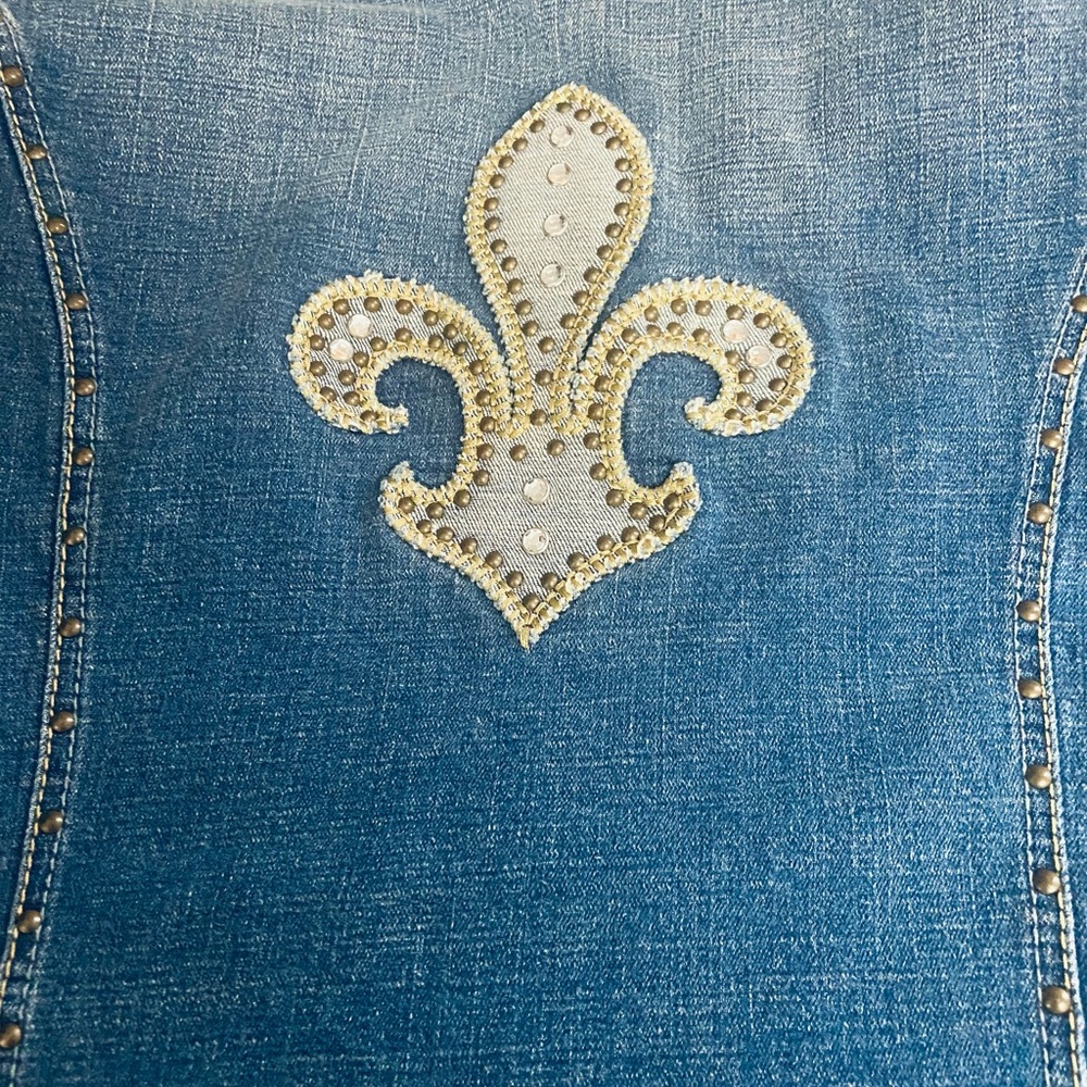 Reba Sz M Blue Denim Womens Jacket with Studs and appliqué design on back - Picture 6 of 11